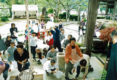 餅投げ